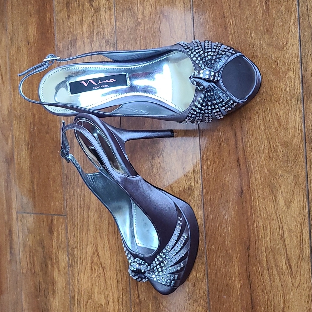 NWOT Nina Gray Crystal Stilletos